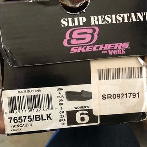 Sketchers Slip resistant shoes size 6